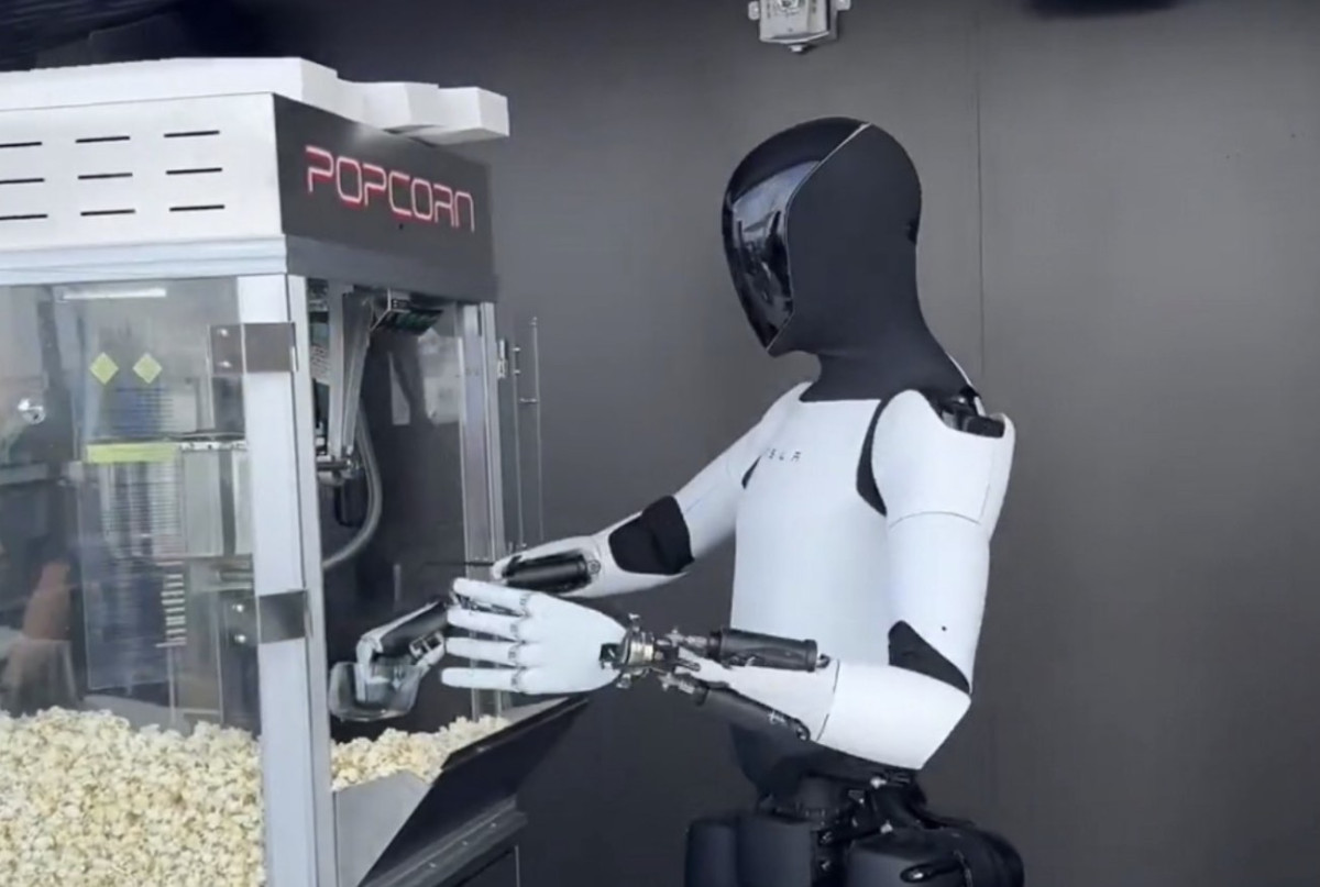 ▲테슬라가 개발 중인 휴머노이드 로봇 '옵티머스'. (뉴시스)