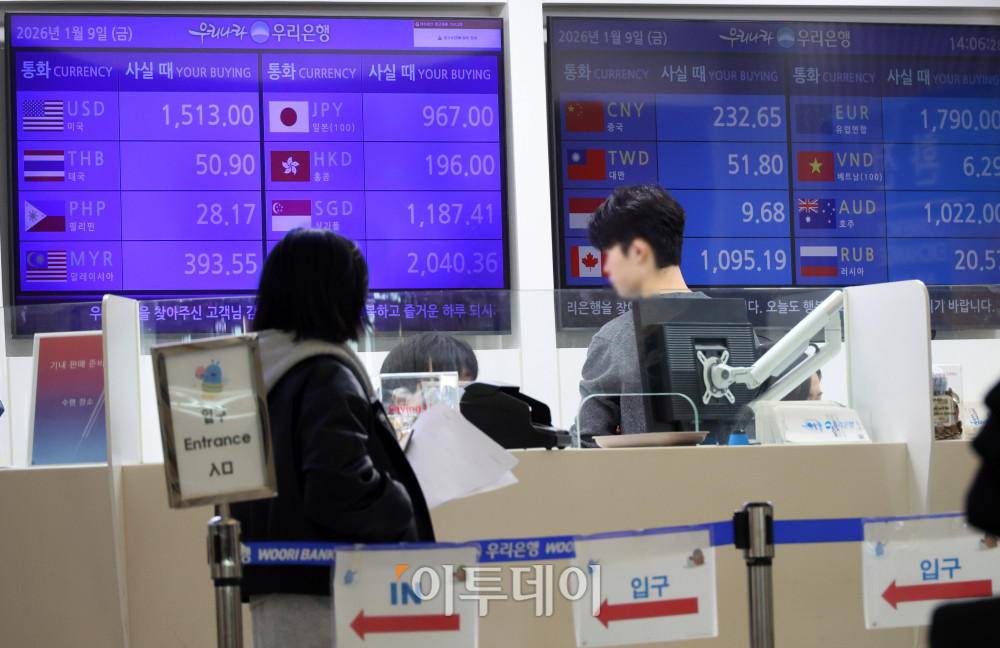 ▲9일 인천국제공항 환전소 전광판에 달러 대비 원화 환율이 표시되고 있다. 고이란 기자 photoeran@ (이투데이DB)