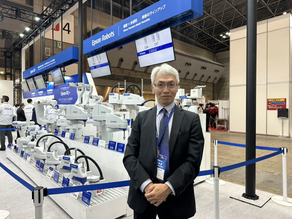 ▲지난해 12월 일본 도쿄 빅사이트 국제로봇전시회(iREX2025)에서 만난 유조 오카다 엡손 기업커뮤니케이션 수석. (도쿄(일본)=이수진 기자)