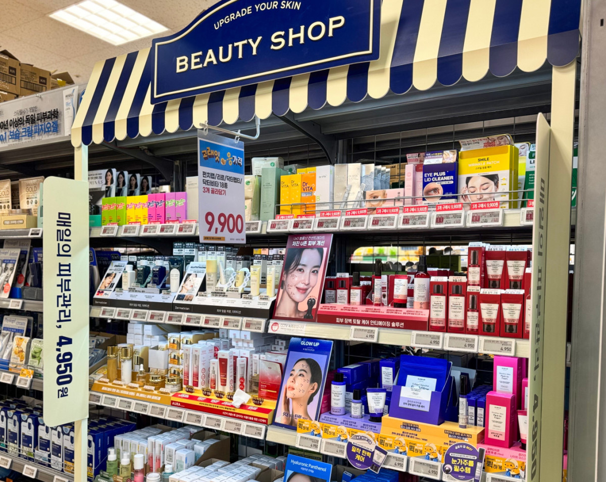 ▲이마트에 4950원 화장품 브랜드들이 진열돼 있다. (사진제공=이마트)