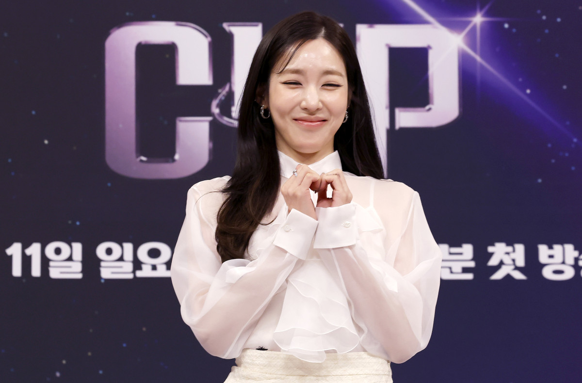 ▲소녀시대 티파니 영이 9일 오후 서울 양천구 SBS 사옥에서 열린 SBS 글로벌 보컬 오디션 '베일드 컵' 제작발표회에서 포즈를 취하고 있다.  (뉴시스)