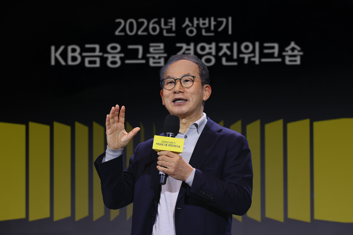 ▲양종희 KB금융 회장이 9일 ‘2026년 상반기 그룹 경영진 워크숍' 현장에서 CEO 특강을 진행하고 있다. (사진제공=KB금융)