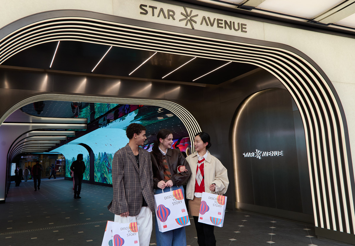 ▲서울 중구 롯데면세점 명동본점 '스타에비뉴'를 방문한 외국인 관광객들. (사진제공=롯데면세점)