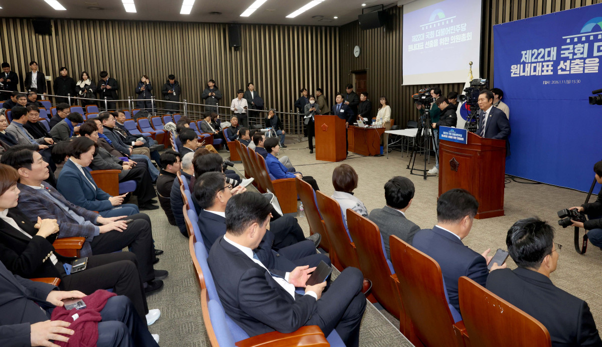 ▲정청래 더불어민주당 대표가 11일 서울 여의도 국회에서 열린 ‘제22대 국회 더불어민주당 원내대표 선출을 위한 의원총회’에서 인사말을 하고 있다. 신태현 기자 holjjak@