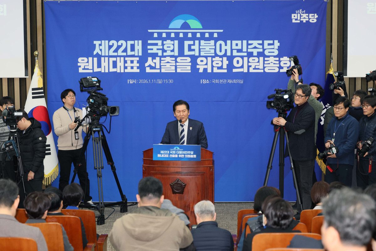 ▲정청래 더불어민주당 대표가 11일 서울 여의도 국회에서 열린 ‘제22대 국회 더불어민주당 원내대표 선출을 위한 의원총회’에서 인사말을 하고 있다. 신태현 기자 holjjak@