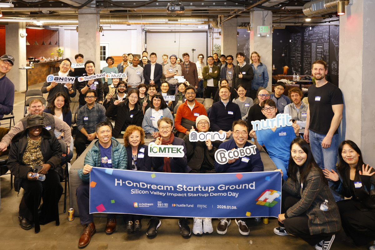 ▲H-온드림 스타트업 그라운드 펠로 7팀 대표, 재단 관계자 등 ‘실리콘밸리 임팩트 스타트업 데모데이’ 단체 사진 (자료제공=현대차 정몽구 재단)