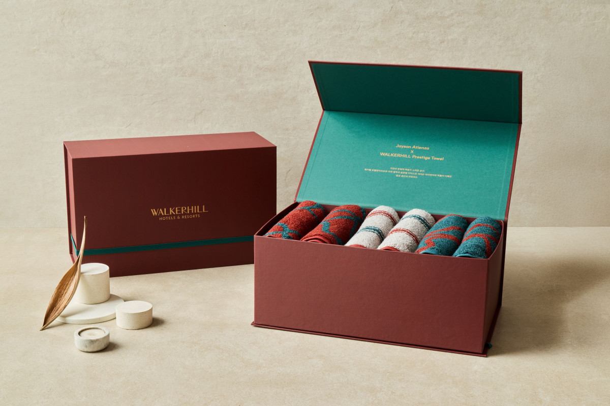 ▲글로벌 아티스트 제이슨 아티엔자와 협업한 ‘워커힐 프레스티지 타월 세트’ (사진제공=워커힐)