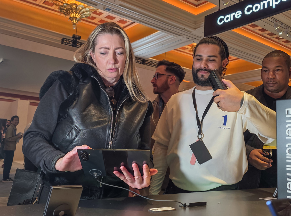 삼성 ‘갤럭시 Z 트라이폴드’, CES 2026 씨넷 어워드 2관왕 쾌거