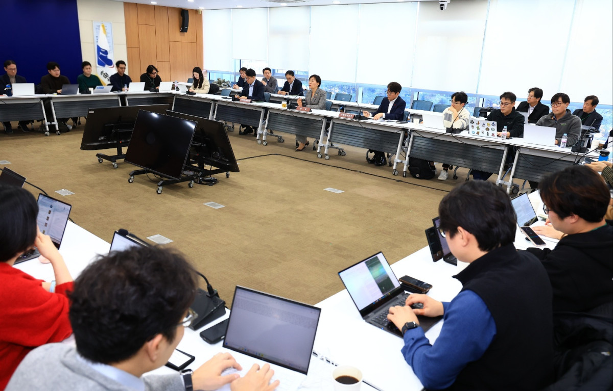 ▲송미령 농림축산식품부 장관이 12일 정부세종청사에서 출입기자단 대상 정례 간담회를 진행하고 있다. (사진제공=농림축산식품부)