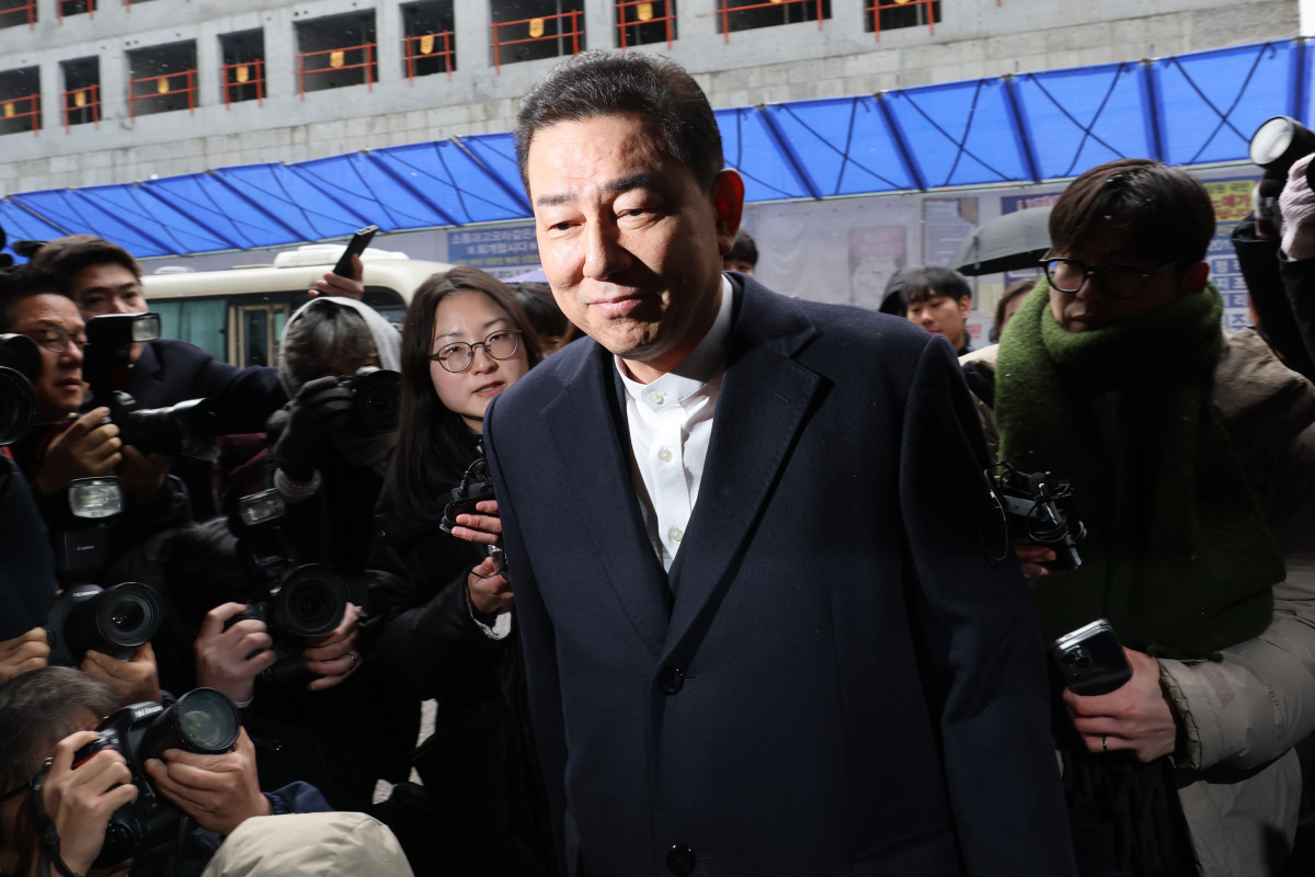 ▲공천헌금 수수 등 각종 비위 의혹을 받는 더불어민주당 김병기 의원이 12일 서울 여의도 중앙당사에서 열린 윤리위원회에 출석하고 있다. (사진=연합뉴스)