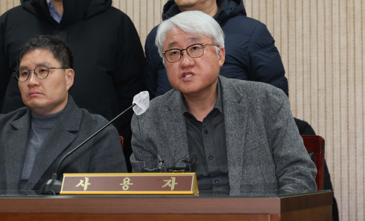 ▲서울시버스노동조합(서울버스노조)이 예고한 파업이 하루 앞으로 다가온 12일 서울지방노동위원회에서 열린 특별조정위원회 사후 조정회의에서 김정환 서울시버스운송사업조합 이사장이 발언하고 있다. 신태현 기자 holjjak@