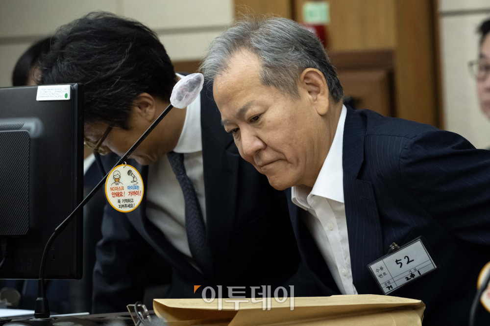 ▲ 서울 서초동 서울중앙지법에서 열린 내란 중요임무 종사 등 혐의 공판 기일에 출석한 이상민 전 행정안전부 장관. 사진 공동 취재단 (이투데이 DB)