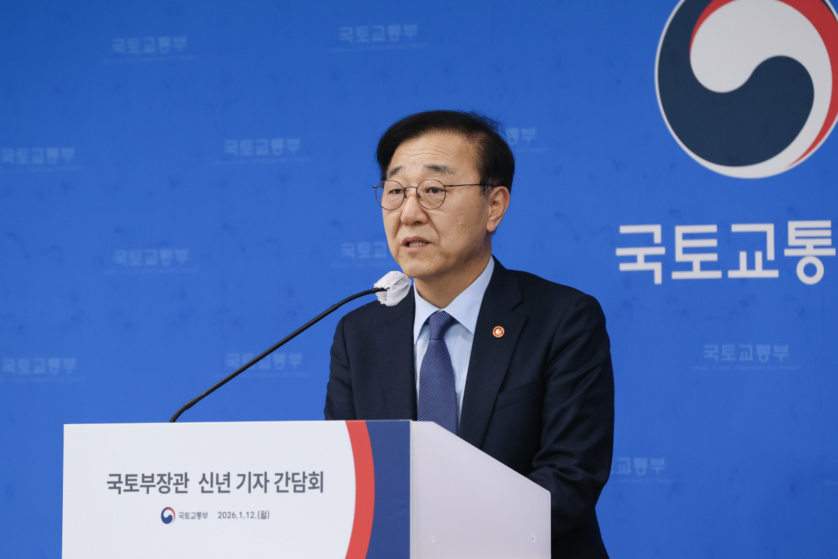 ▲김윤덕 국토교통부 장관이 12일 세종정부청사에서 신년 기자 간담회를 하고 있다. (사진제공=국토교통부)