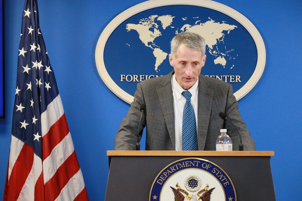 ▲12일(현지시간) 조나단 프리츠 미 국무부 선임 부차관보가 북한의 불법 사이버 활동에 관한 다국적 제재모니터링팀(MSMT) 보고서 내용을 말하고 있다. (연합뉴스)