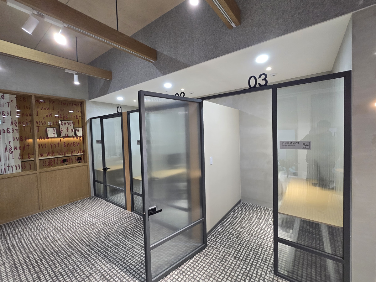 ▲성공 스페이스에 마련된 1인 부스형 좌석 (윤희성 기자 yoonheesung@)