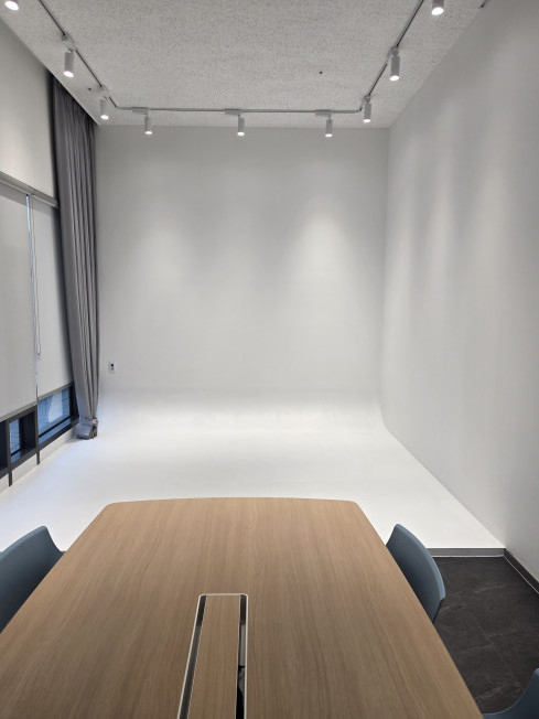 ▲성공 스페이스에 마련된 촬영을 위한 스튜디오실 (윤희성 기자 yoonheesung@)