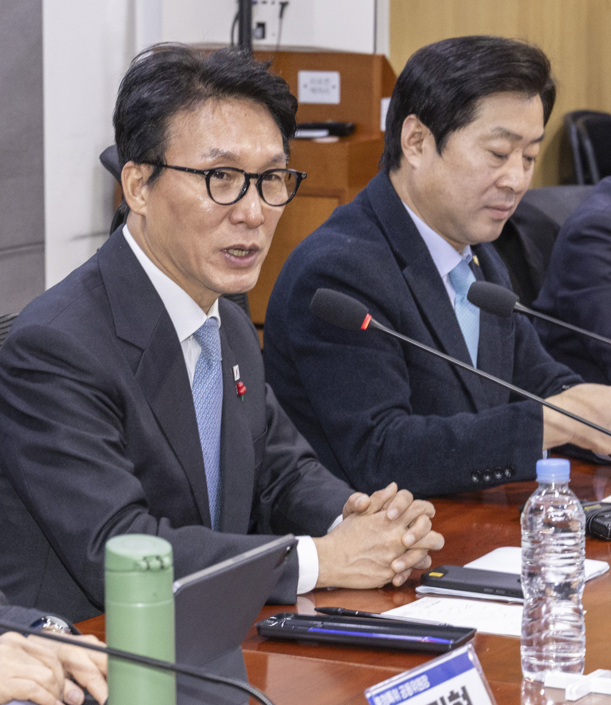 ▲김민석 국무총리가 13일 국회 의원회관에서 열린 충남ㆍ대전 통합을 위한 더불어민주당 충남ㆍ대전 지역 국회의원 간담회에 참석해 인사말을 하고 있다. (사진=뉴시스)