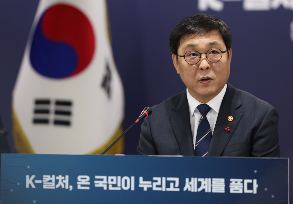 ▲최휘영 문화체육관광부 장관이 13일 서울 중구 CKL기업지원센터에서 열린 문체부 소속·공공기관 업무보고에서 모두 발언하고 있다. (사진제공=문체부)