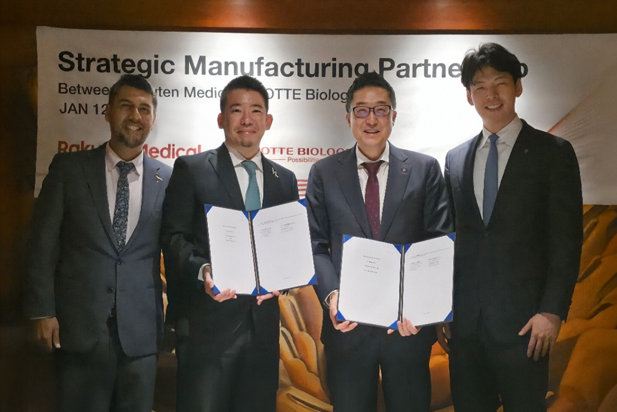 ▲롯데바이오로직스가 13일(현지시간) JP모건 헬스케어 콘퍼런스가 열리고 있는 미국 샌프란시스코에서 라쿠텐메디칼과 바이오 의약품 위탁생산 계약을 체결했다. 왼쪽부터 압흐짓 바티아(Abhijit Bhatia, COO) 라쿠텐메디칼 최고운영책임자, 미나미 마에다(Minami Maeda, President) 라쿠텐메디칼 사장, 박제임스 롯데바이오로직스 대표이사, 신유열 롯데바이오로직스 대표이사. (롯데바이오로직스)