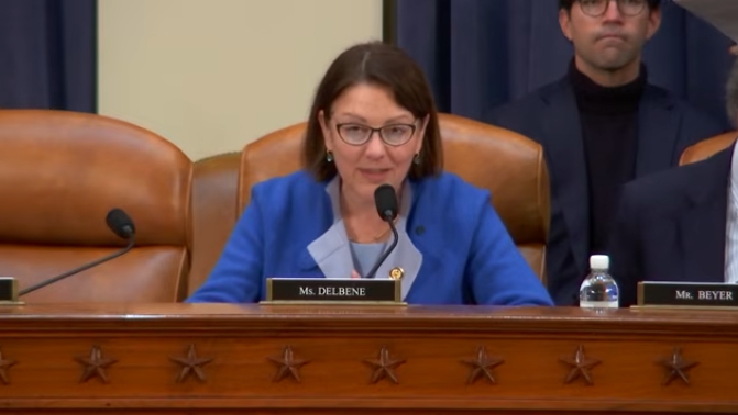 ▲야당인 민주당 수전 델베네 하원의원이 13일(현지시간) 한국과의 무역 합의를 언급하면서 "이미 한국 규제 당국이 약속을 위반하고 있다고 들었다"고 지적했다. (출처 美연방하원 유튜브 캡처)
