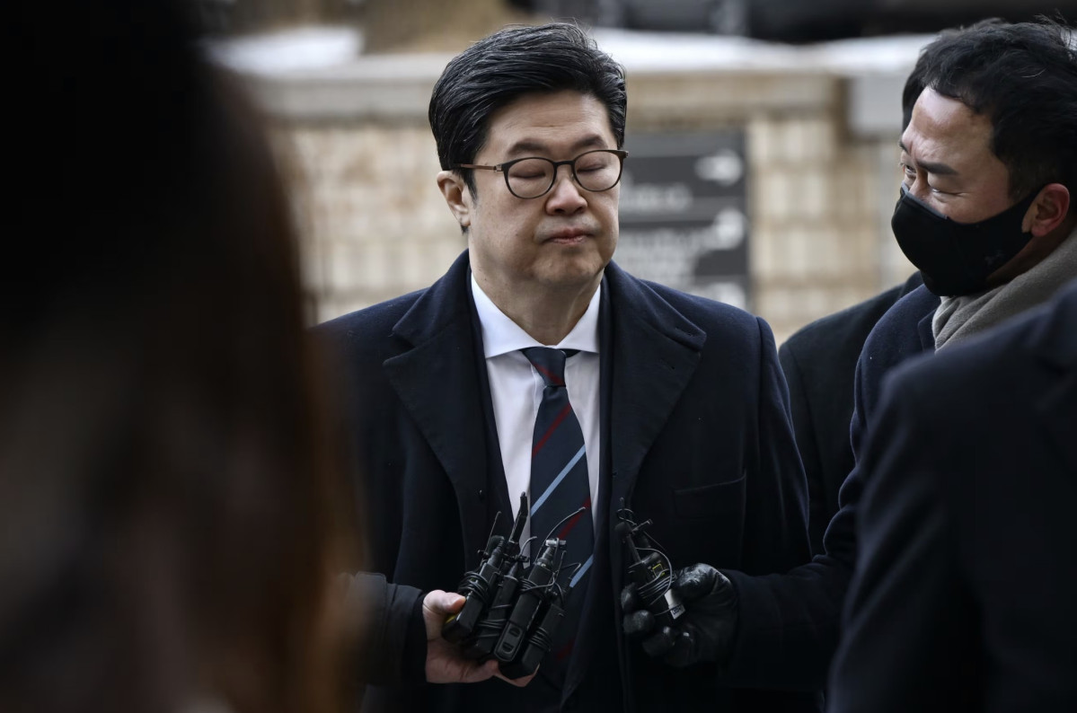 ▲김병주 MBK파트너스 회장이 구속 전 피의자 심문(영장실질심사)을 받기 위해 지난 13일 서울 서초구 서울중앙지방법원에 들어서고 있다. (연합뉴스)