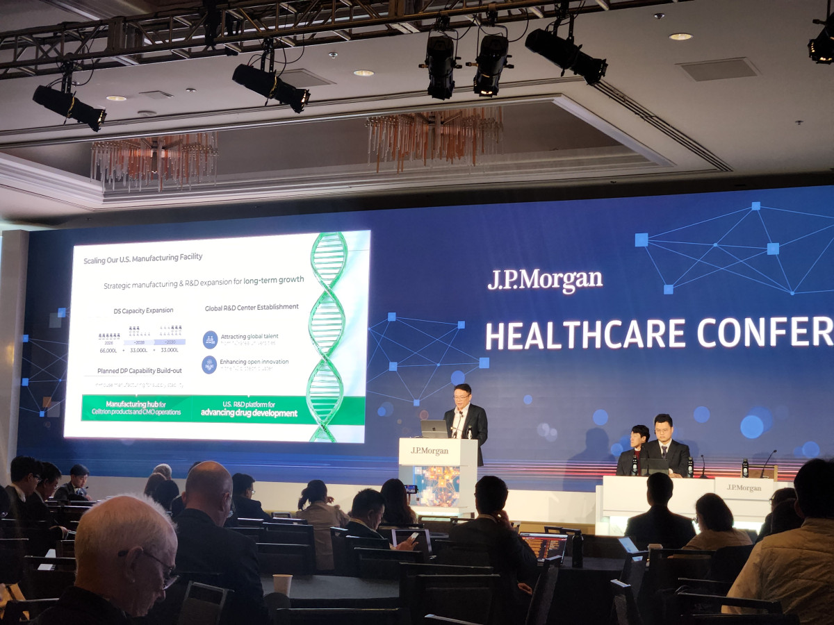 ▲이혁재 셀트리온 수석부사장이 13일(현지시간) 미국 캘리포니아주 샌프란시스코 웨스틴 세인트 프란시스 호텔에서 열린 JP모건 헬스케어 콘퍼런스에서 메인트랙 발표를 진행하고 있다. (셀트리온)