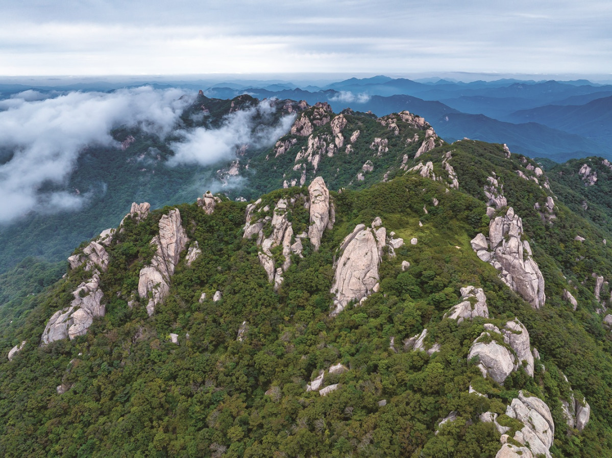 ▲백두대간 20대 명소 충청북도 보은군 속리산 천왕봉 (사진제공=산림청)