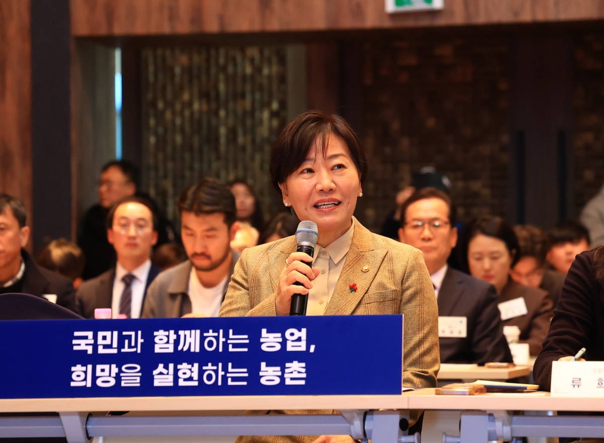 ▲송미령 농림축산식품부 장관이 14일 서울 aT센터에서 ‘정책고객과 함께하는 업무보고’를 개최, 인사말을 하고 있다. (사진제공=농림축산식품부)