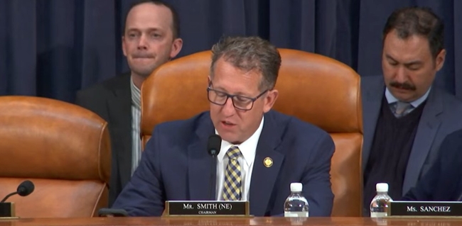 ▲에이리언 스미스(공화·네브라스카) 하원의원이 13일(현지 시간) 열린 세입위원회 무역소위원회 '미국 혁신 및 기술 리더십 유지' 청문회에서 발언하고 있다. (뉴시스)