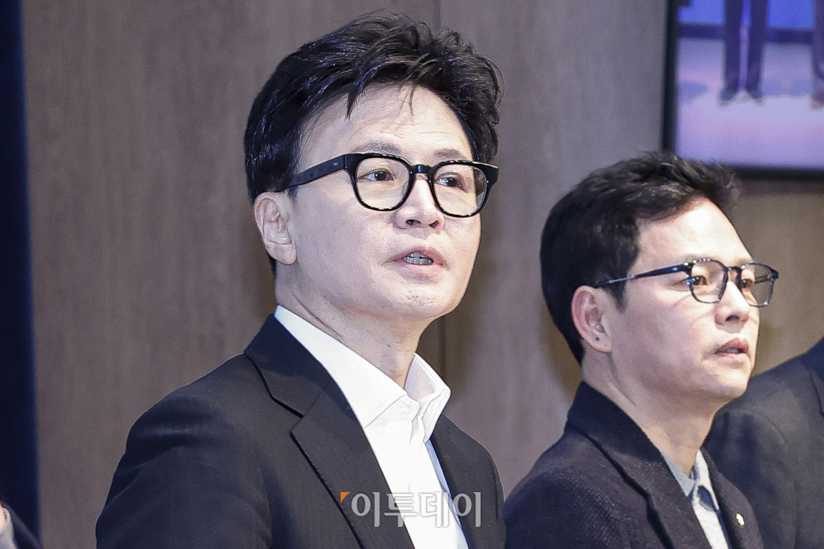 ▲한동훈 국민의힘 전 대표가 14일 여의도 국회 소통관에서 당 윤리위원회가 본인을 제명 결정한 것과 관련해 입장을 밝히고 있다. 조현호 기자 hyunho@