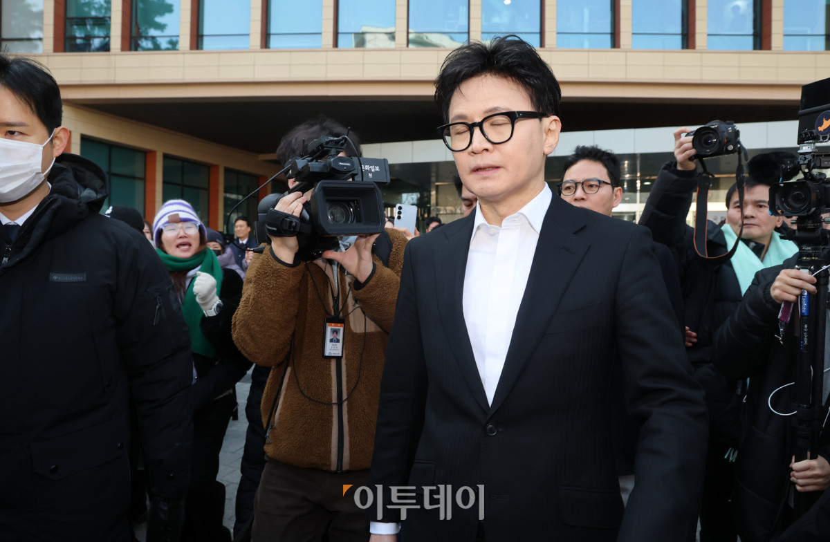 ▲한동훈 전 국민의힘 대표가 14일 서울 여의도 국회 소통관에서 당 윤리위원회가 본인을 제명 결정한 것과 관련해 입장을 밝힌 뒤 회견장을 떠나고 있다. 조현호 기자 hyunho@