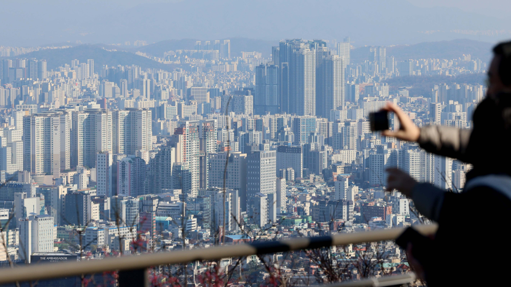 ▲서울 남산에서 바라본 아파트 단지. 신태현 기자 holjjak@ (이투데이DB)
