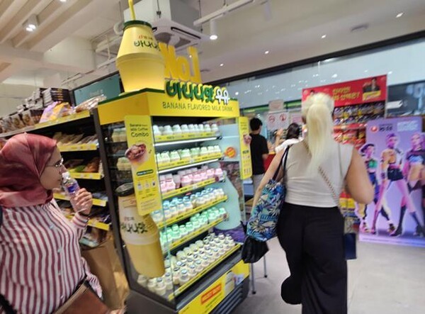 ▲CU 명동역점 내 바나나맛 우유 판매대 (사진제공=연합뉴스)