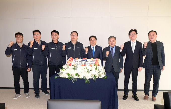 ▲강기정 광주시장이  '부강한 광주' 실현의 든든한 버팀목인 기아 오토랜드광주를 찾아 현장 간담회, (사진제공=광주시)