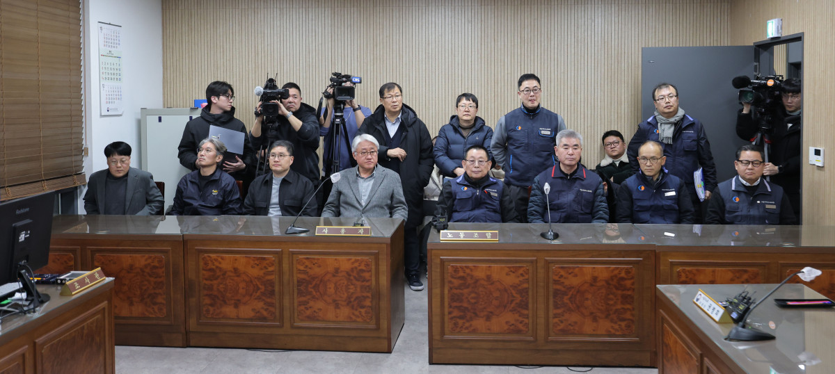 ▲14일 서울지방노동위원회에서 서울시 시내버스 파업 관련 특별조정위원회 2차 사후 조정회의가 열리고 있다. (연합뉴스)