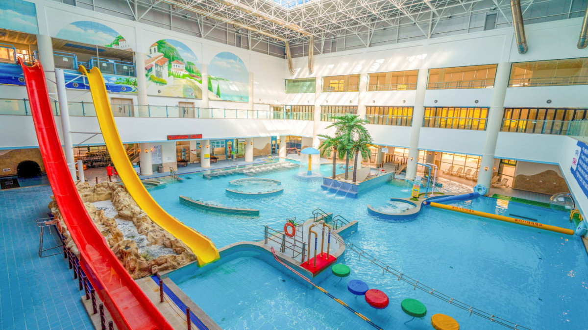 ▲화순아쿠아나 전경. 온천수로 즐기는 워터파크 겸 온천으로 유명하다. (사진제공=금호리조트)