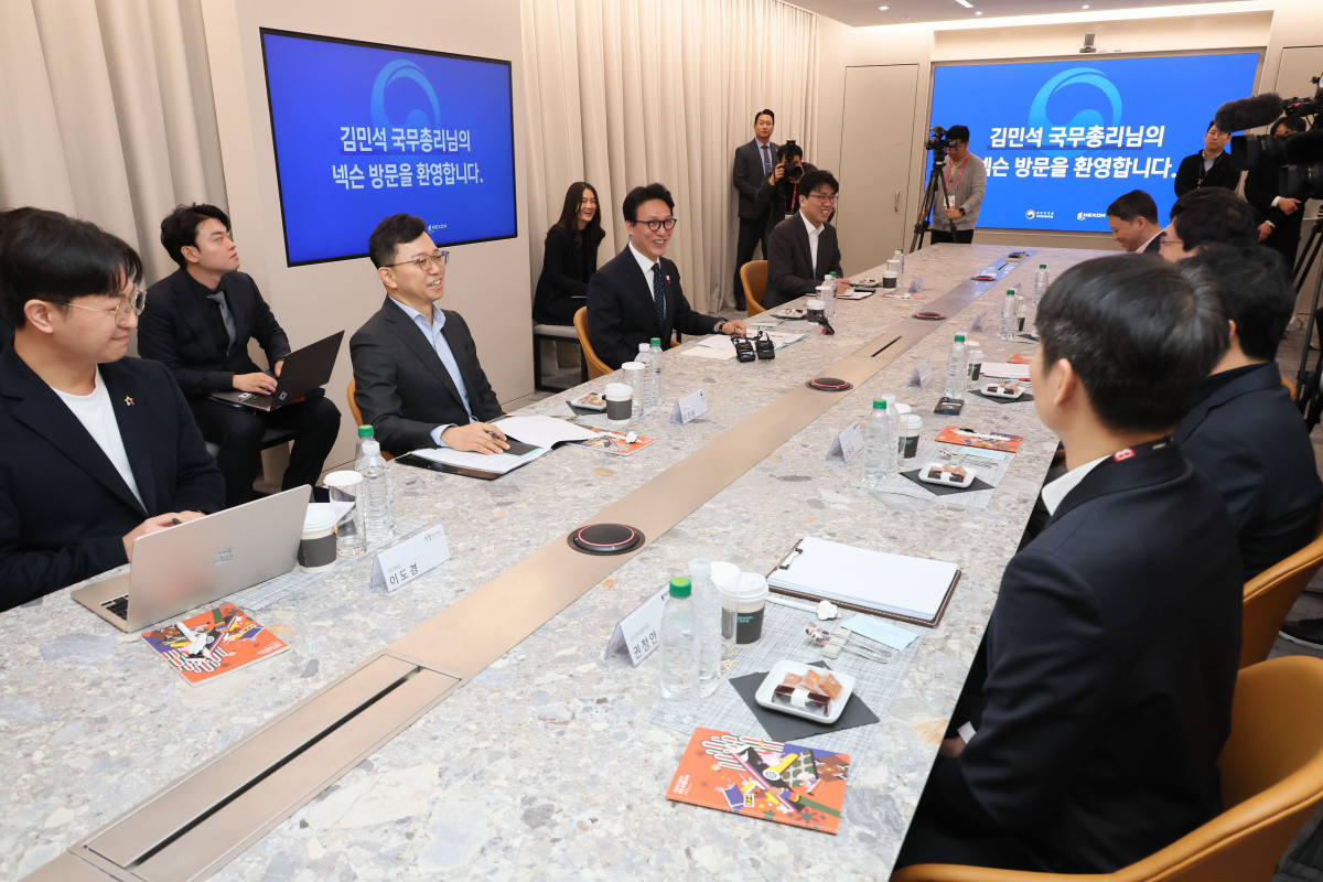 ▲김민석 국무총리가 15일 경기도 성남시 분당구 넥슨을 방문, 경영진과 간담회를 하고 있다. (연합뉴스)