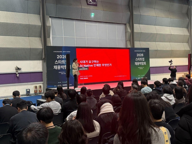 ▲김서영 팀스파르타 교육운영실장이 ‘2026 스타트업 채용박람회’에서 특강을 진행하고 있다. (사진제공=팀스파르타)