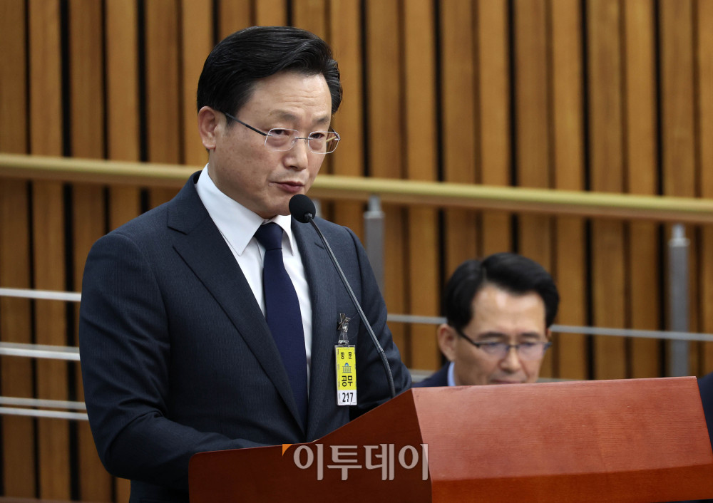 ▲김이배 제주항공 대표가 15일 서울 여의도 국회에서 열린 12.29 여객기 참사 진상규명을 위한 국정조사특별위원회 전체회의에서 관련 보고를 하고 있다. 고이란 기자 photoeran@