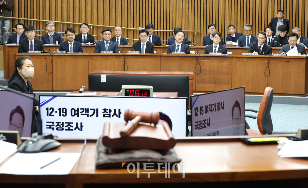 ▲15일 서울 여의도 국회에서 열린 12.29 여객기 참사 진상규명을 위한 국정조사특별위원회 전체회의에서 윤호중 행정안전부 장관, 김윤덕 국토교통부 장관, 윤창렬 국무조정실장, 김이배 제주항공 대표 등이 참석하고 있다. 고이란 기자 photoeran@ 