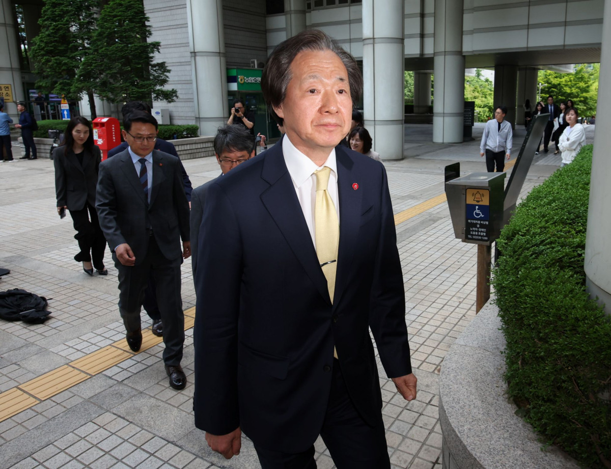 ▲정기석 국민건강보험공단 이사장이 지난해 5월 22일 오후 서울 서초구 서울고등법원에서 열린 담배회사 상대 약 533억원 규모 손해배상청구소송 항소심 최종 변론에 출석하고 있다.  (뉴시스)