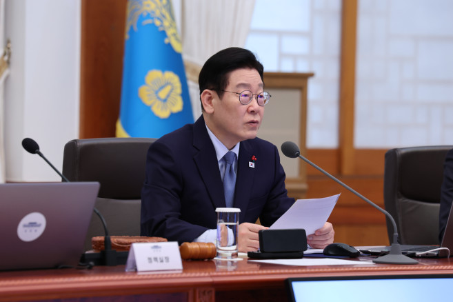 ▲이재명 대통령이 15일 청와대에서 열린 수석보좌관회의에서 발언하고 있다.  (연합뉴스)