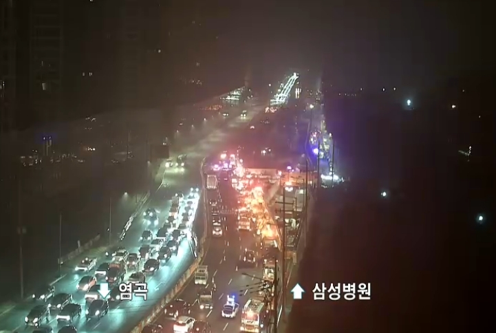 ▲[속보] 강남 개포동 구룡마을 화재 발생…안전재난문자 발송, 구룡터널에서 구룡마을 입구로 향하는 양재대로 하위 차로 부분 통제 (출처=서울특별시 교통정보센터 홈페이지)