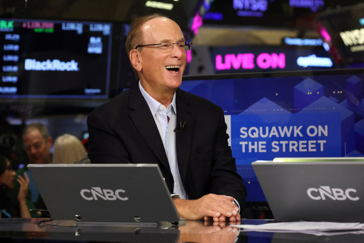 ▲블랙록의 래리 핑크 회장 겸 최고경영자(CEO)가 15일(현지시간) 뉴욕증권거래소(NYSE)에서 CNBC와 인터뷰를 하고 있다. (뉴욕/로이터연합뉴스)