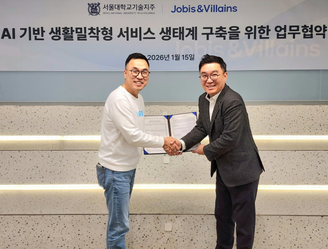 ▲김범섭 자비스앤빌런즈 대표(왼쪽)와 목승환 서울대기술지주 대표 (사진제공=자비스앤빌런즈)