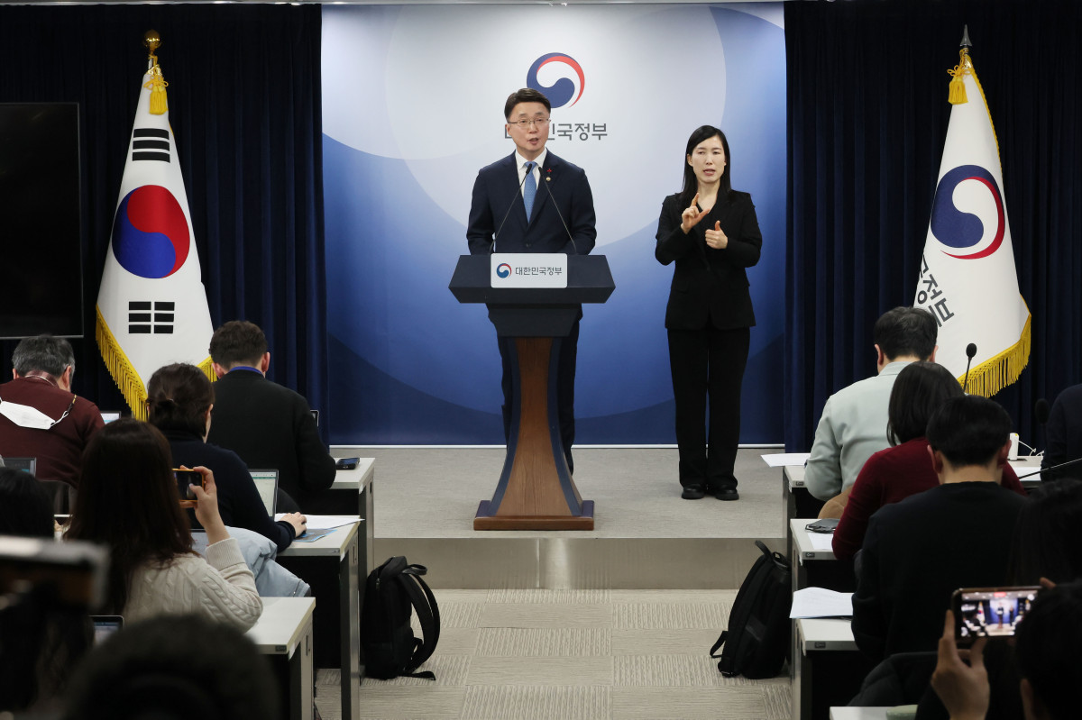 ▲류제명 과학기술정보통신부 2차관이 15일 서울 종로구 정부서울청사에서 독자AI 파운데이션 모델 프로젝트 1차 단계평가 결과를 발표하고 있다. (사진제공=연합뉴스)