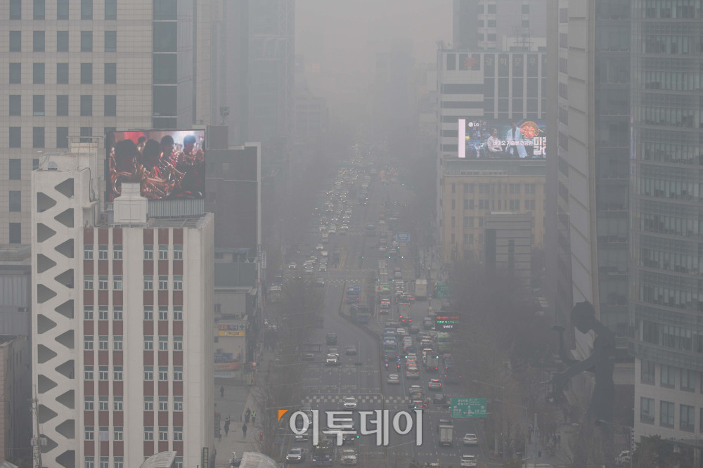 ▲초미세먼지 ‘매우 나쁨’…새빨간 서울 지도, 초미세먼지 '나쁨' 이유…고농도 미세먼지 언제까지? (고이란 기자 photoeran@)