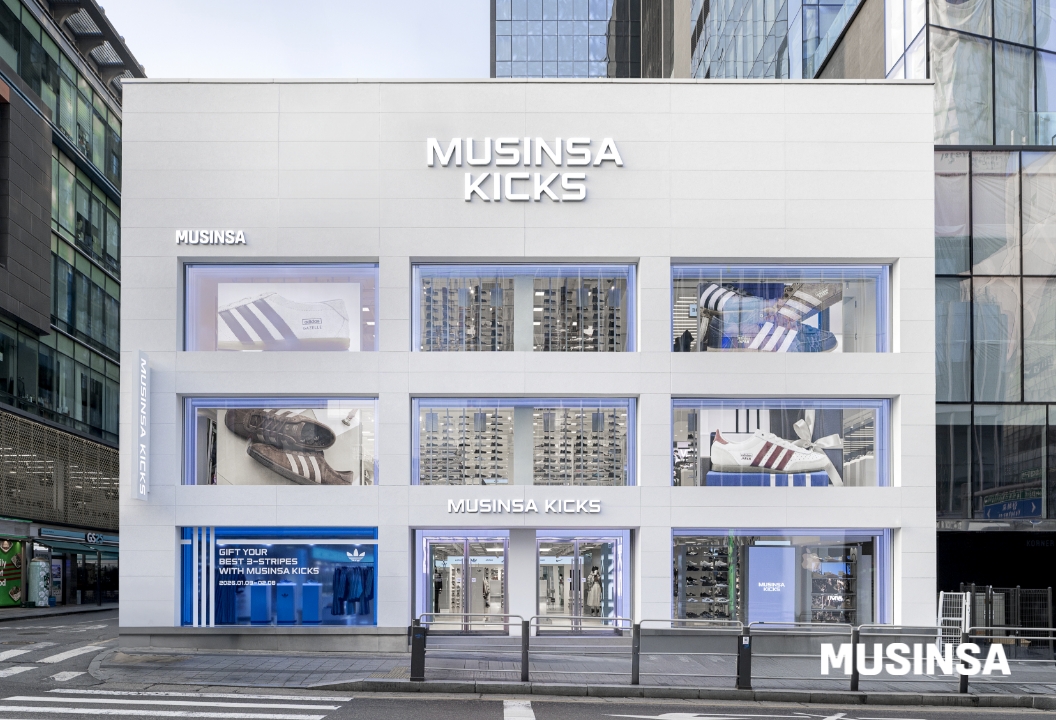 ▲1월 8일 오픈한 신발 전문 오프라인 편집숍 '무신사 킥스 홍대' 매장의 모습 (사진제공=무신사)