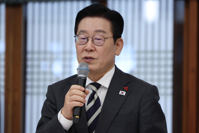 ▲이재명 대통령이 16일 청와대 상춘재에서 열린 정당 지도부 초청 오찬에서 발언하고 있다.   (연합뉴스)