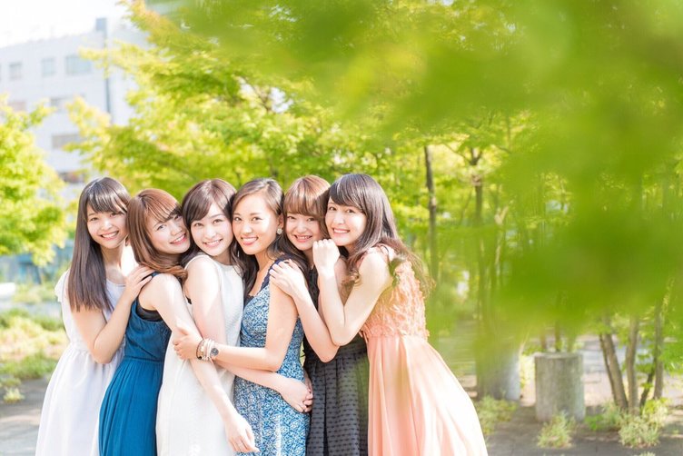 ▲일본 여학생의 4년제 대학 진학이 증가하면서 전문대 수가 30년 만에 반토막 났다. 사진은 미스 게이오 콘테스트에 참여한 게이오대 여학생들.  (출처 게이오대 홈페이지)